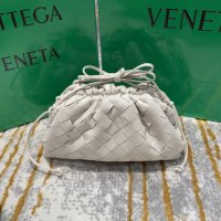 BOTTEGA VENETA THE POUCH 40 WOVEN white