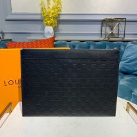 Louis Vuitton Discovery Pochette