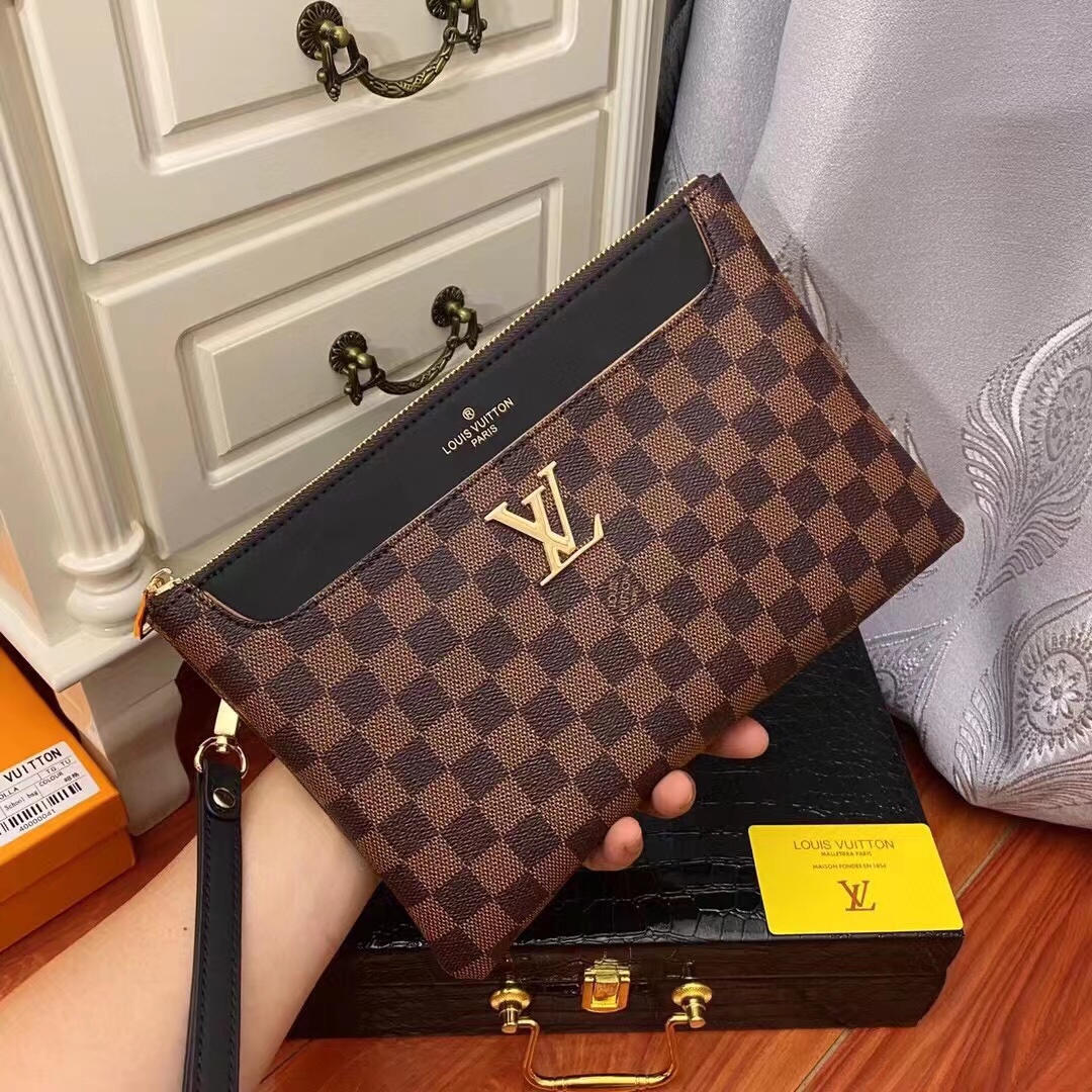 LOUIS VUITTON CLUTCH BAG