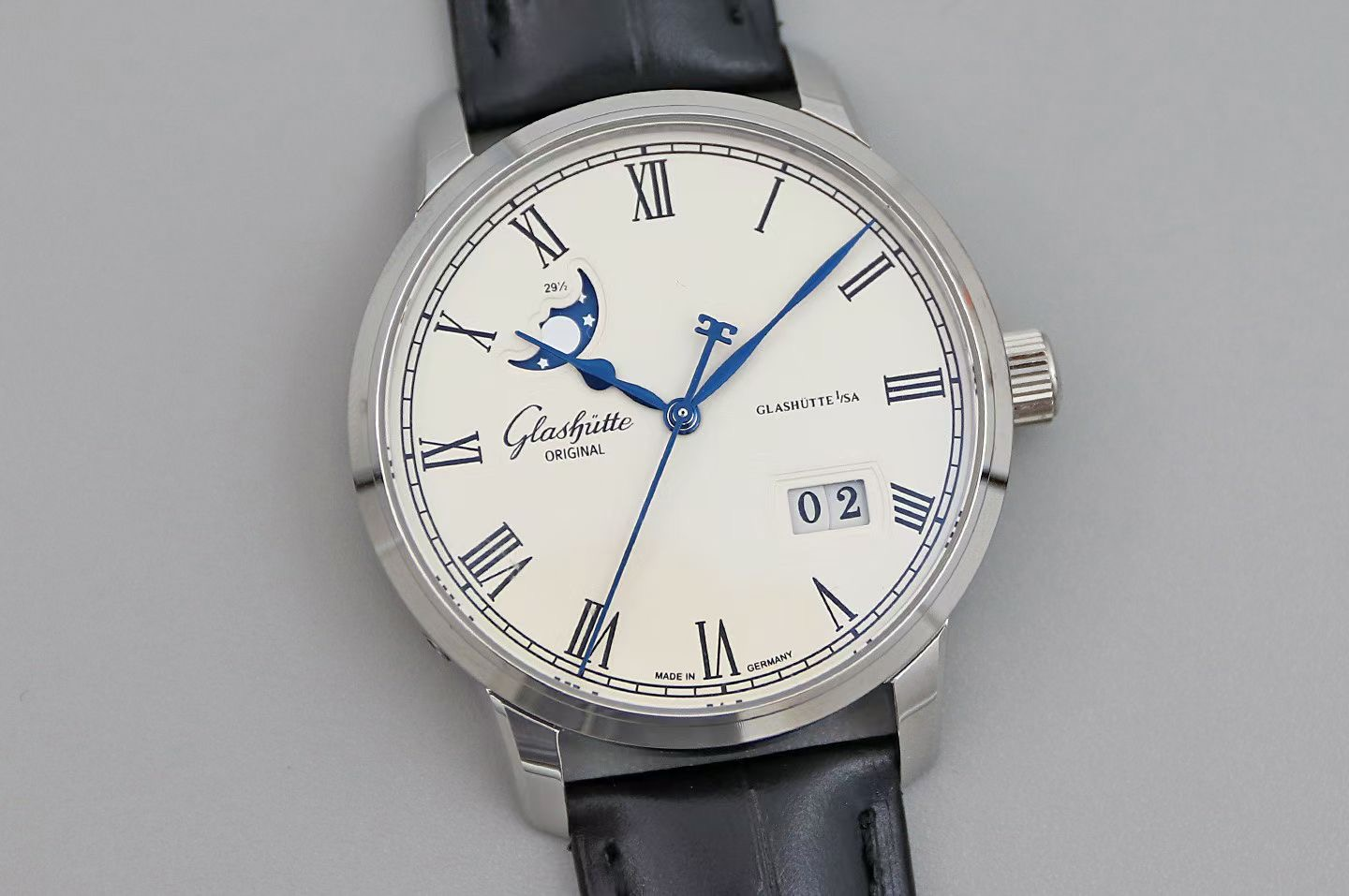 Glashütte Original Senator Collection Men’s Mechanical Wristwatch