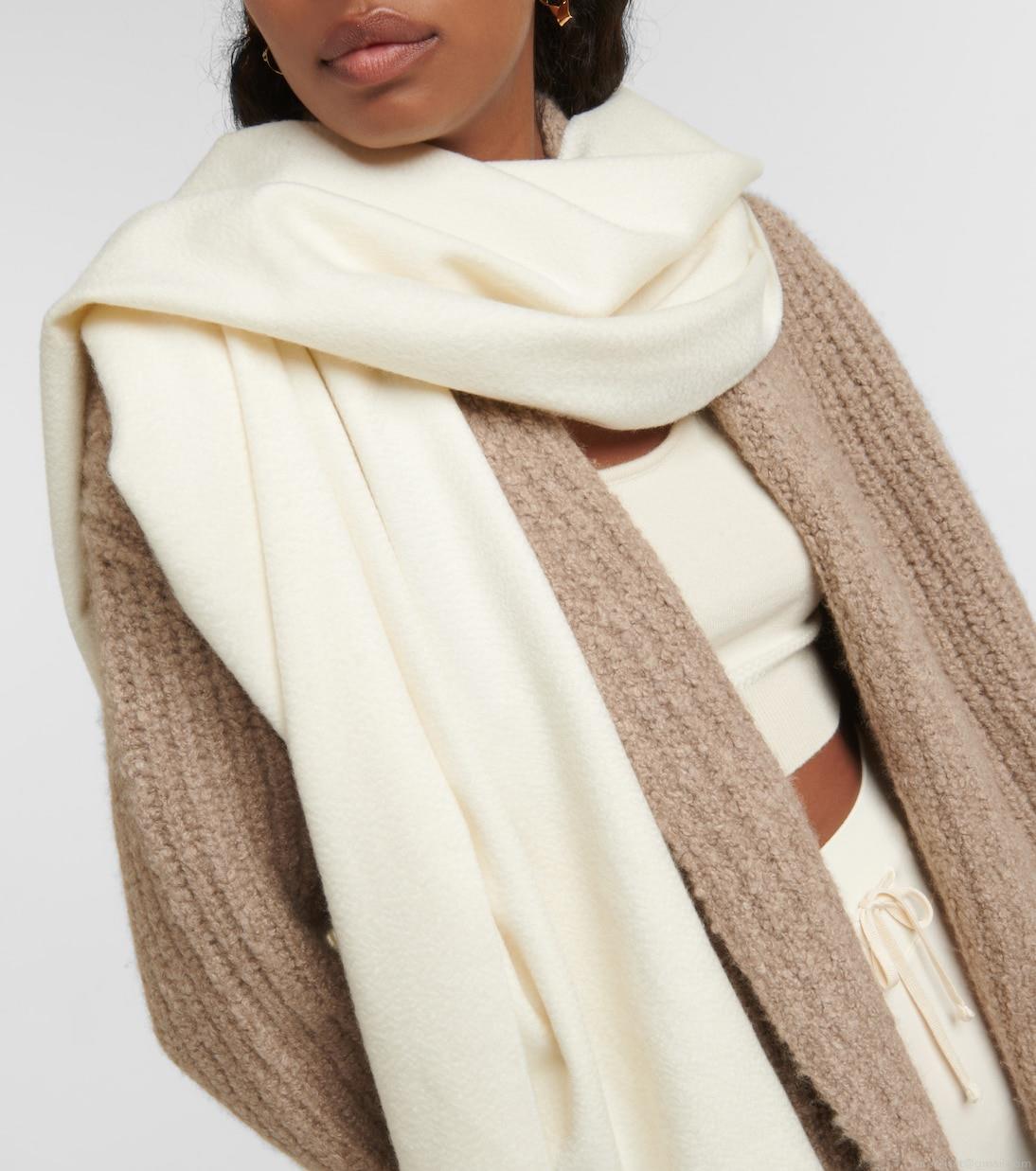 Loro PianaCocooning cashmere scarf