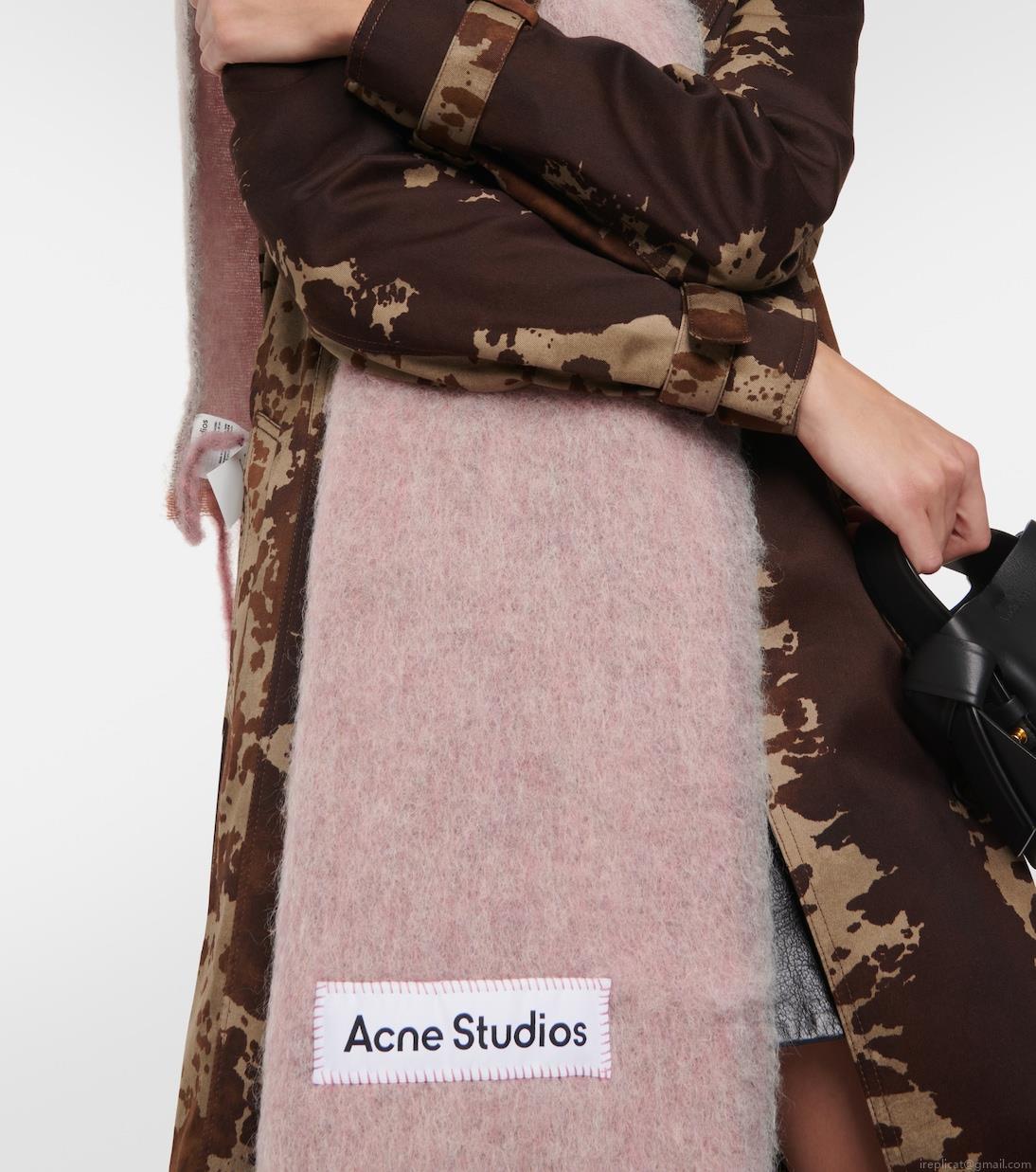 Acne StudiosVally Solid bouclé scarf